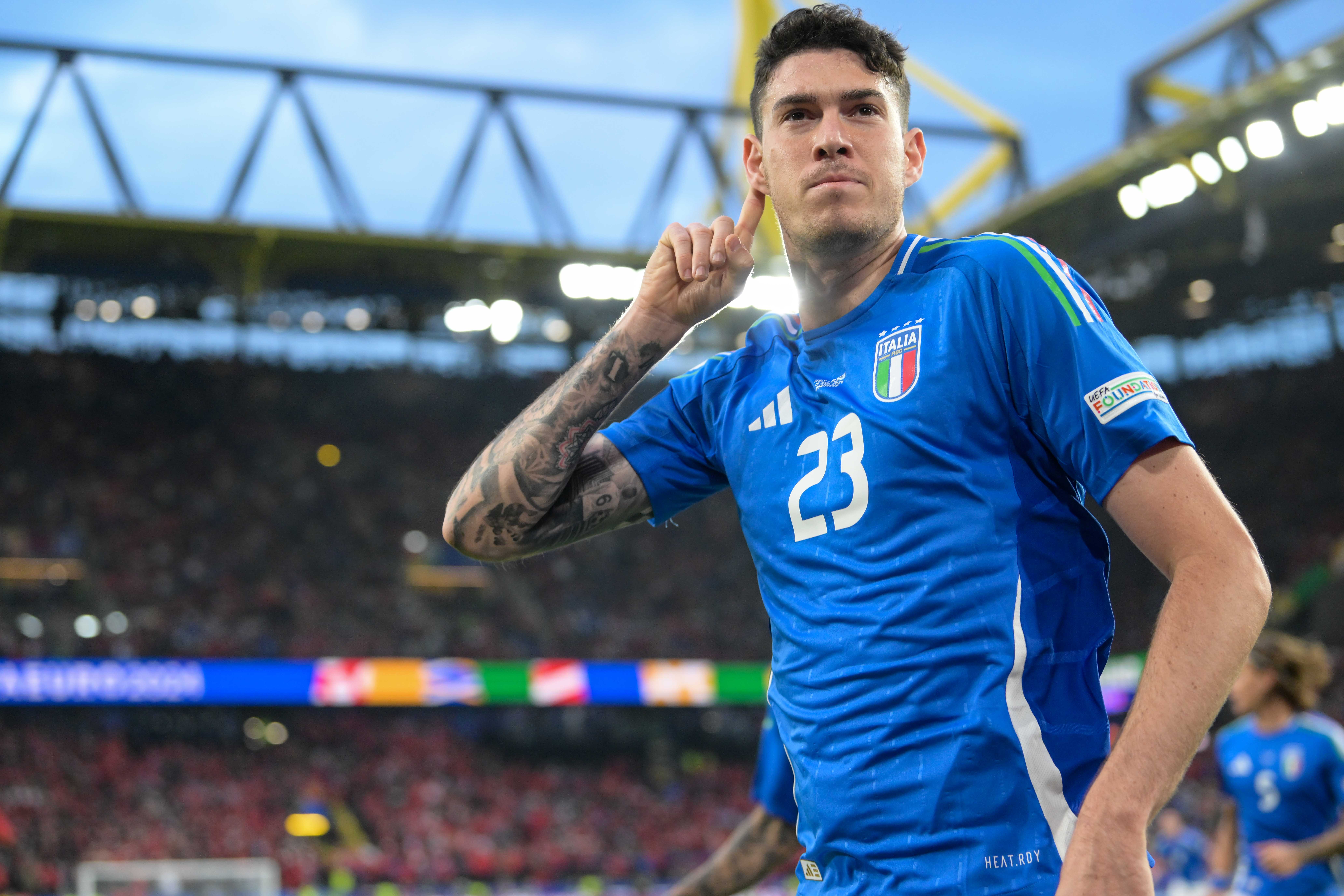 西班牙队表现抢眼,成为热议焦点的简单介绍 西班牙队表现抢眼,成为热议焦点的简单介绍