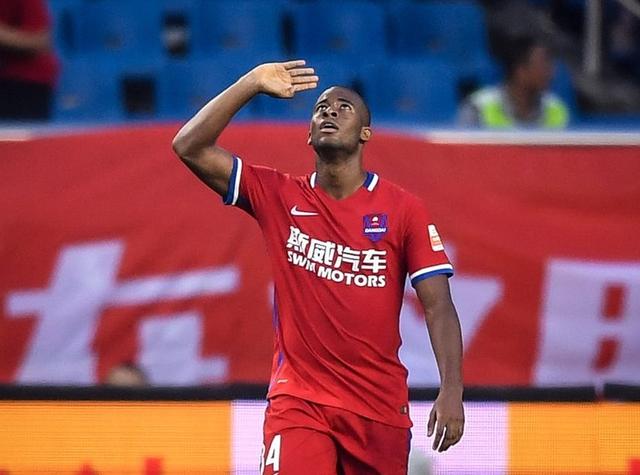 富力客场战平上港,保持不败 富力客场战平上港,保持不败