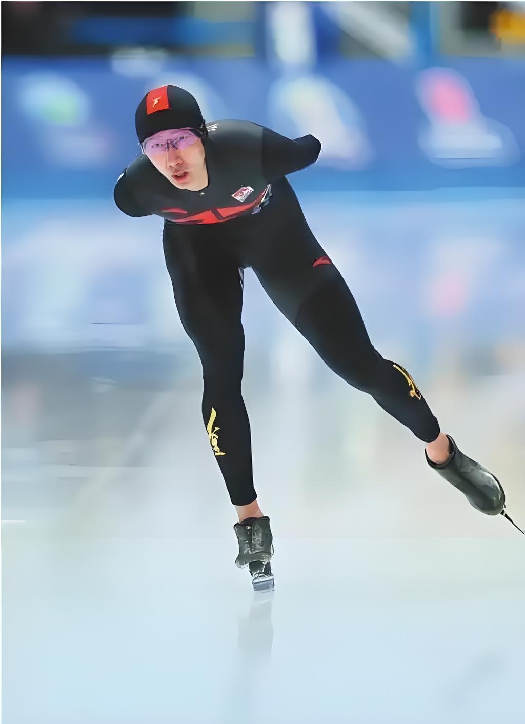 滑冰比赛燃烧全场,惊艳亮相 滑冰比赛燃烧全场,惊艳亮相