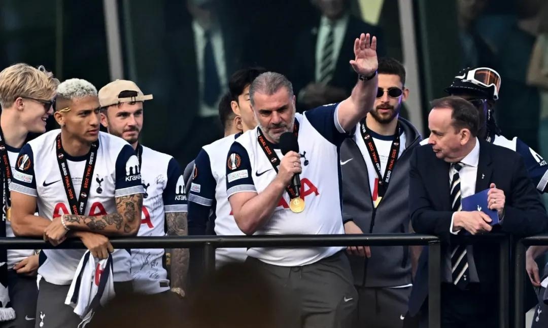 热刺球员受伤退出比赛,球迷担心成绩受影响的简单介绍 热刺球员受伤退出比赛,球迷担心成绩受影响的简单介绍