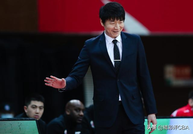 名帅指导球员战术,力争取胜保持领先 名帅指导球员战术,力争取胜保持领先