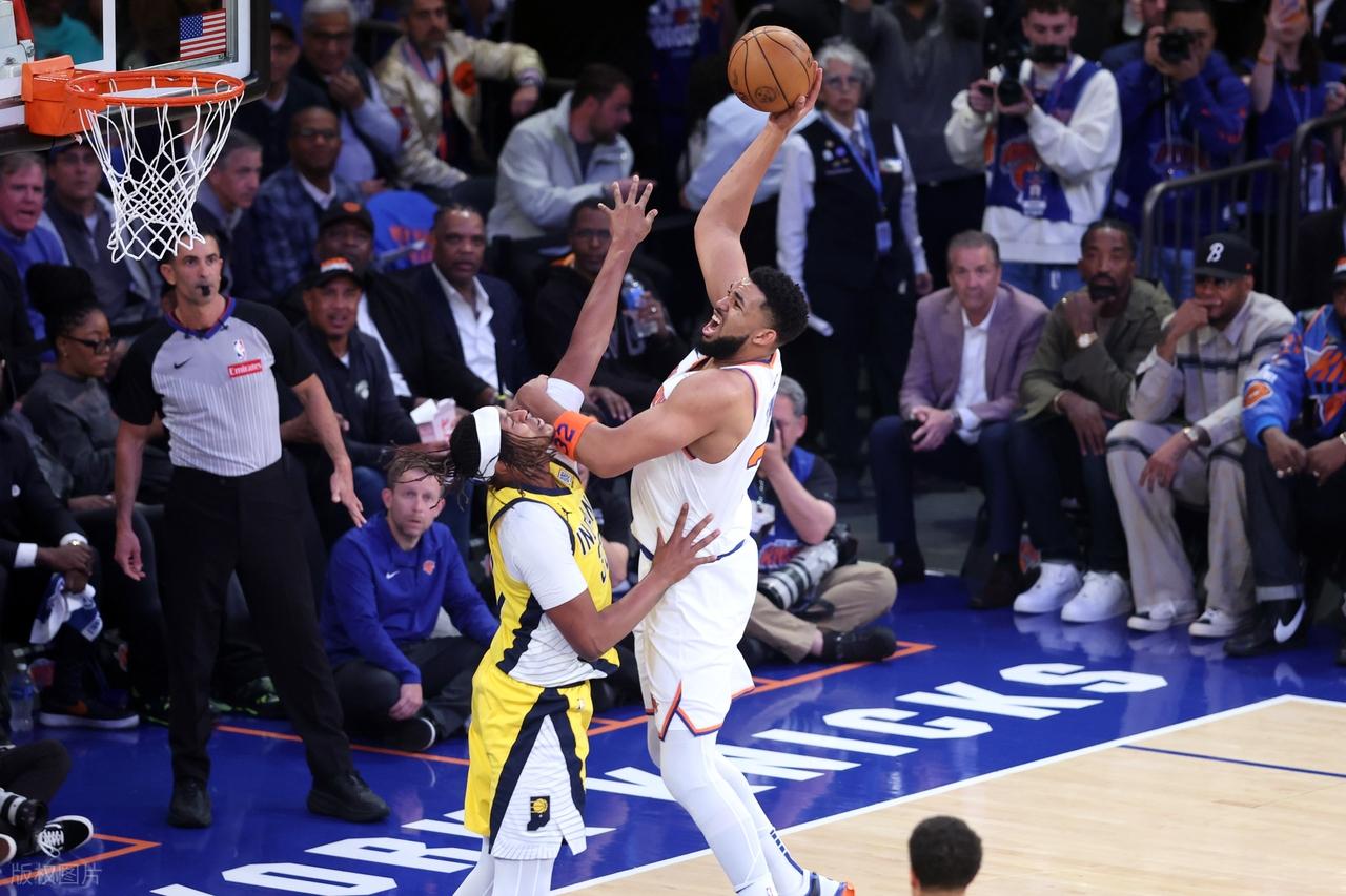 尼克斯主场击败黄蜂,止颓势 尼克斯主场击败黄蜂,止颓势