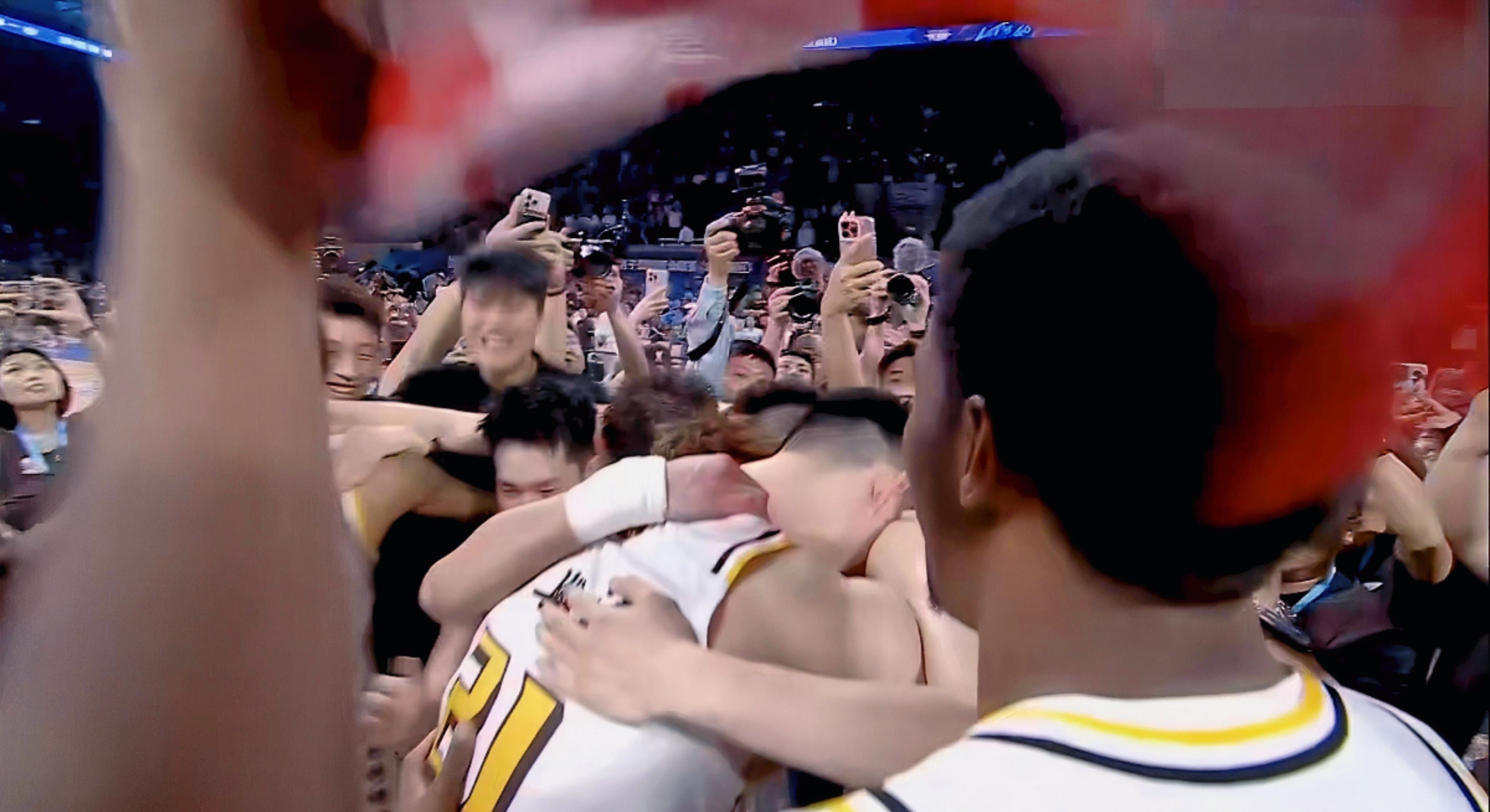 无数球迷为之疯狂,CBA联赛再掀高潮 无数球迷为之疯狂,CBA联赛再掀高潮