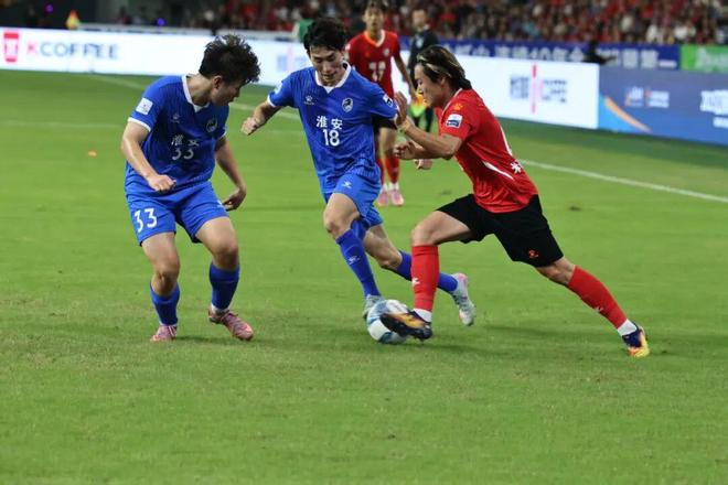 关于战平收官,球队继续领跑积分榜的信息 关于战平收官,球队继续领跑积分榜的信息